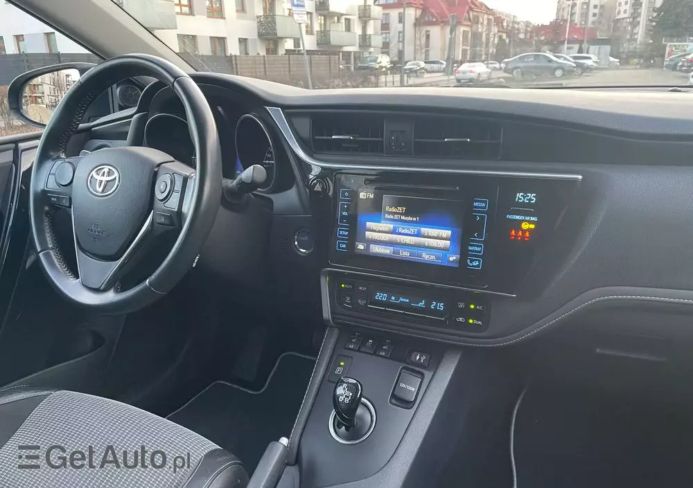 TOYOTA Auris Hybrid 135 Prestige