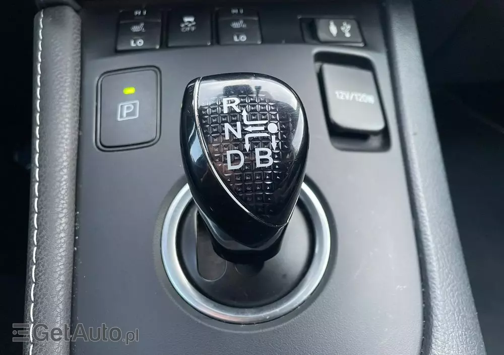 TOYOTA Auris Hybrid 135 Prestige