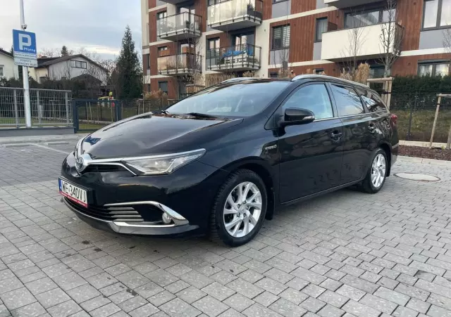 TOYOTA Auris Hybrid 135 Prestige