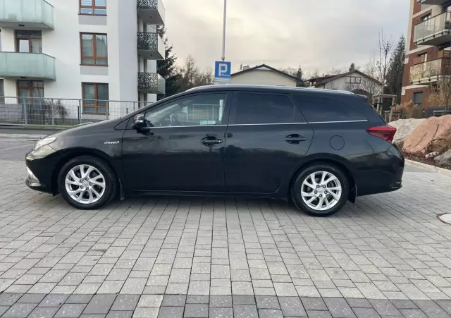TOYOTA Auris Hybrid 135 Prestige