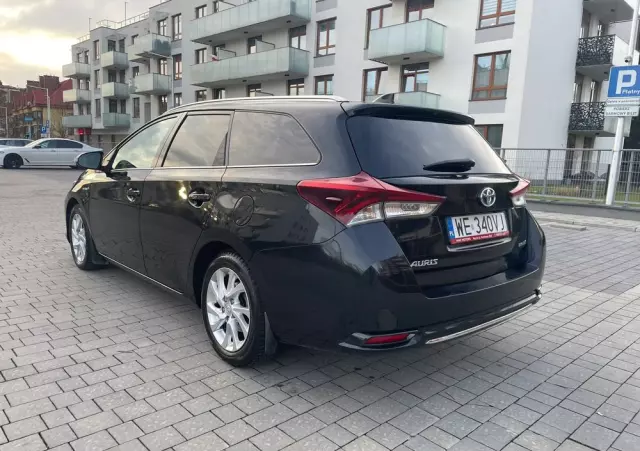 TOYOTA Auris Hybrid 135 Prestige