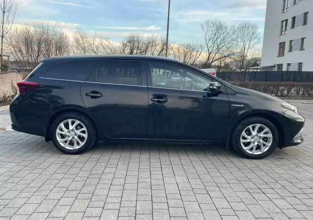 TOYOTA Auris Hybrid 135 Prestige