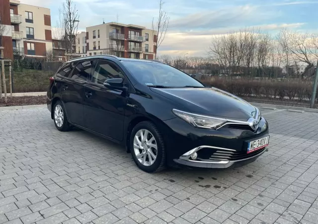 TOYOTA Auris Hybrid 135 Prestige