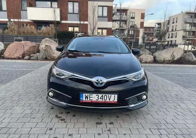 TOYOTA Auris Hybrid 135 Prestige