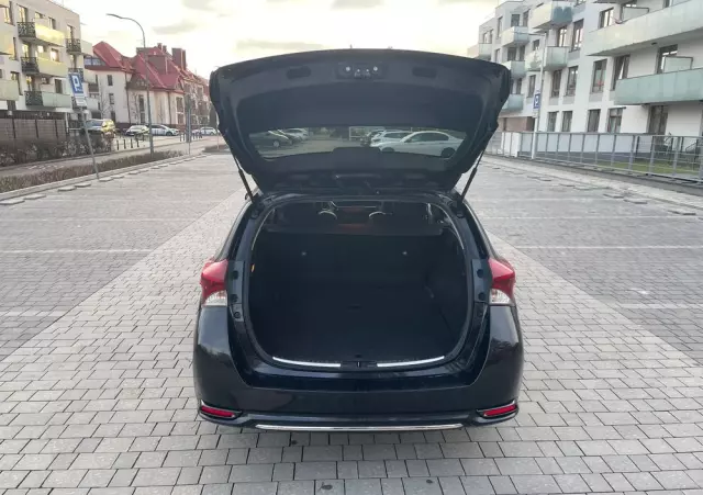 TOYOTA Auris Hybrid 135 Prestige