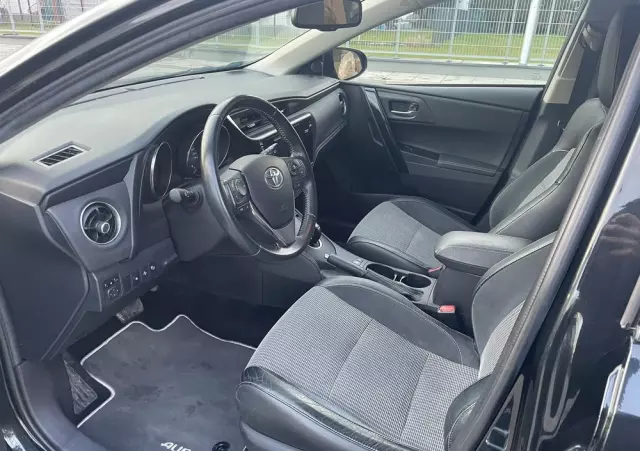 TOYOTA Auris Hybrid 135 Prestige