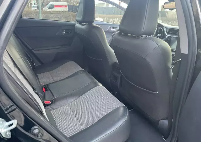 TOYOTA Auris Hybrid 135 Prestige