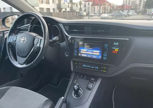 TOYOTA Auris Hybrid 135 Prestige