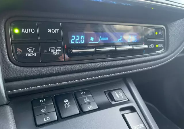 TOYOTA Auris Hybrid 135 Prestige