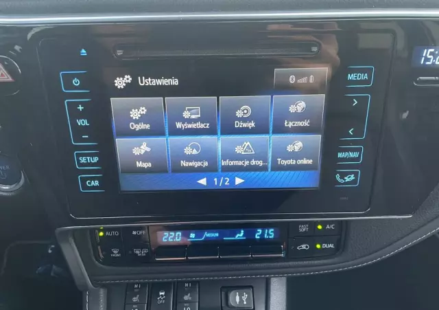 TOYOTA Auris Hybrid 135 Prestige