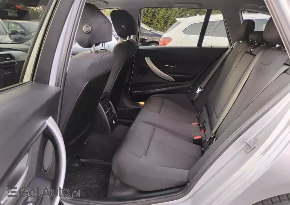 BMW Seria 3 318d Touring Luxury Line