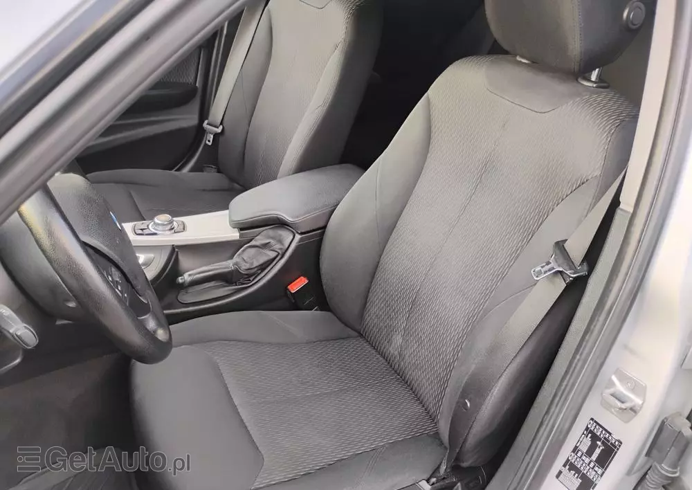 BMW Seria 3 318d Touring Luxury Line