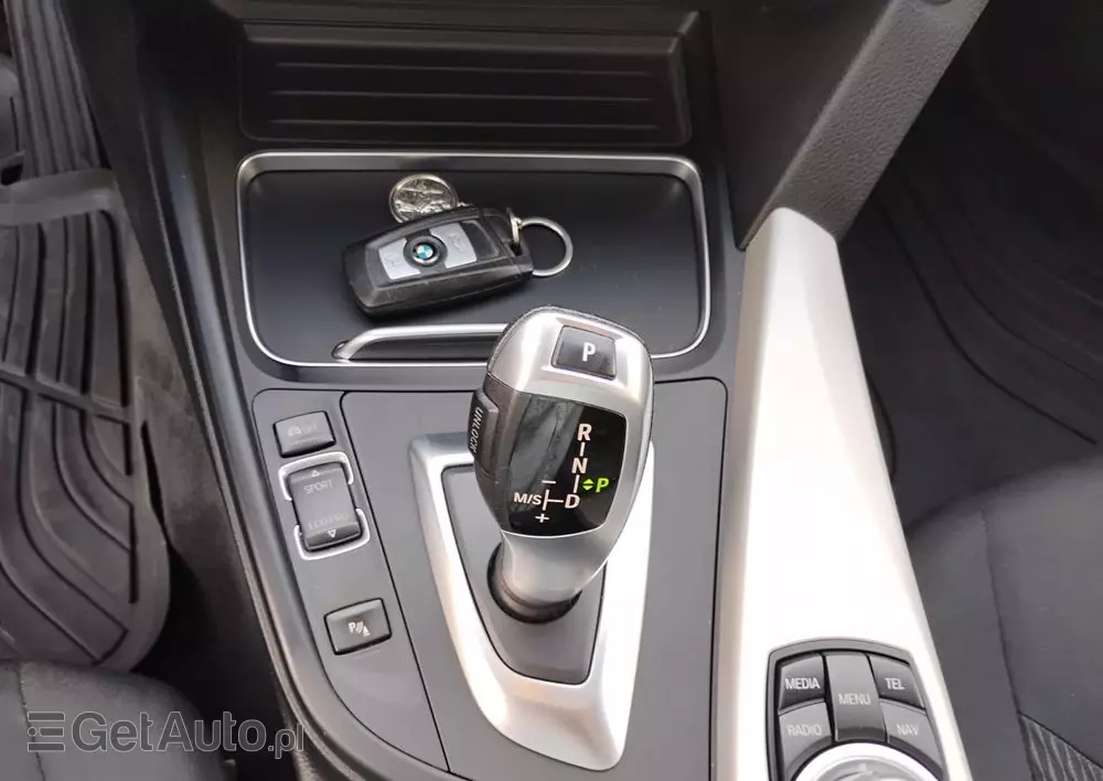 BMW Seria 3 318d Touring Luxury Line