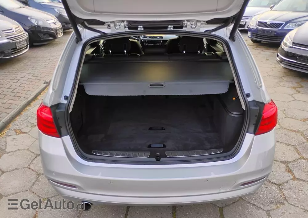BMW Seria 3 318d Touring Luxury Line