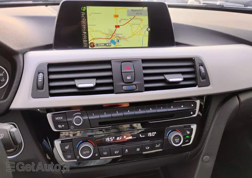 BMW Seria 3 318d Touring Luxury Line