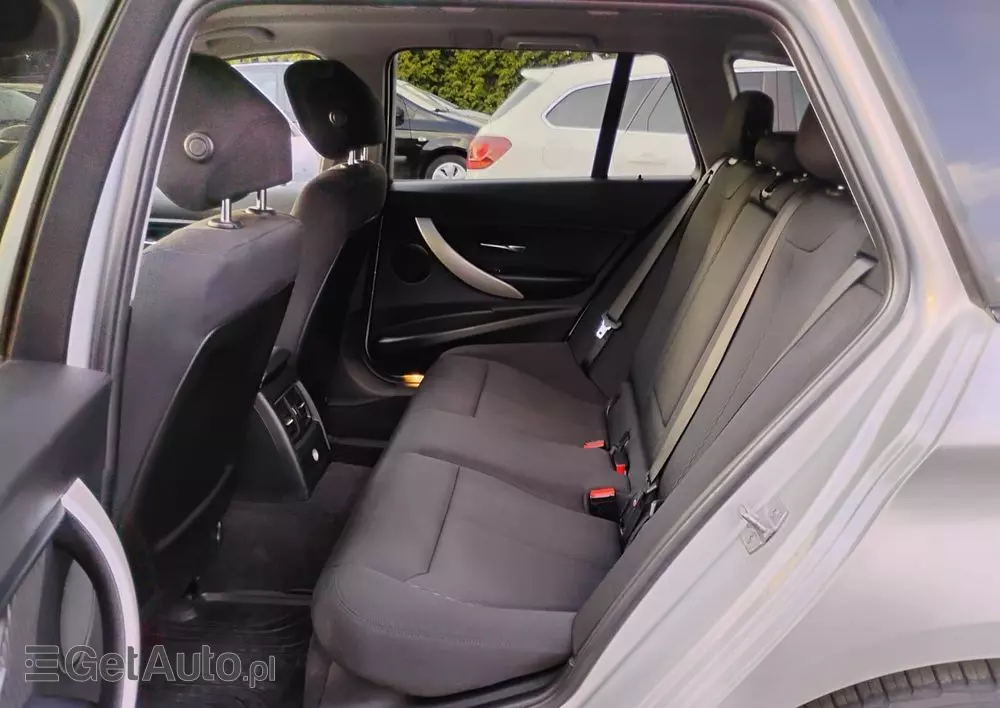 BMW Seria 3 318d Touring Luxury Line