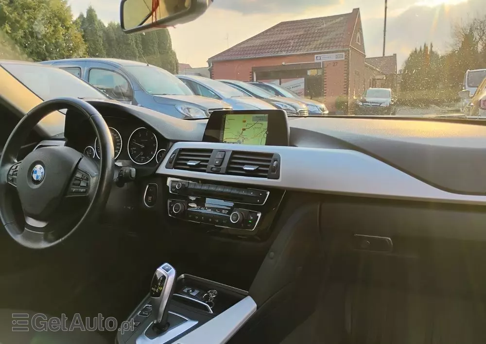 BMW Seria 3 318d Touring Luxury Line