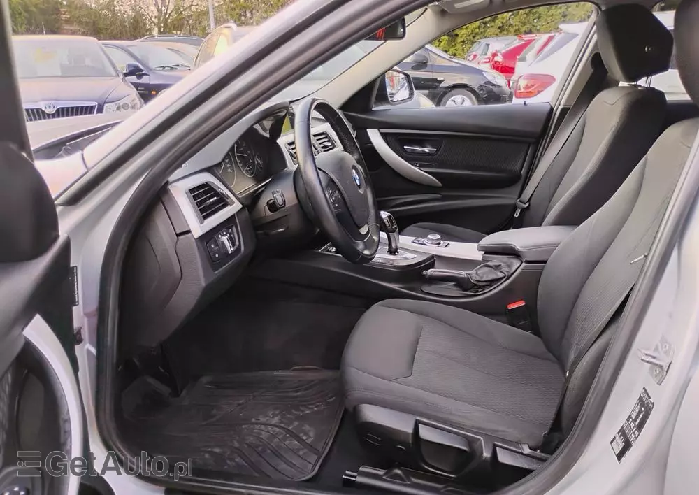 BMW Seria 3 318d Touring Luxury Line