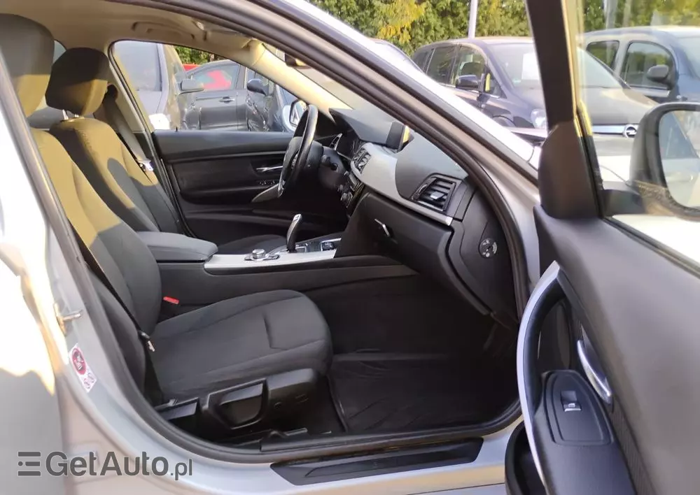 BMW Seria 3 318d Touring Luxury Line