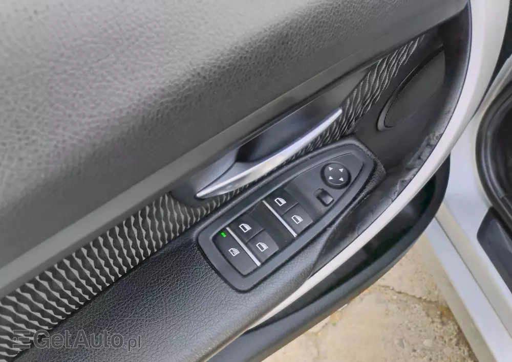 BMW Seria 3 318d Touring Luxury Line