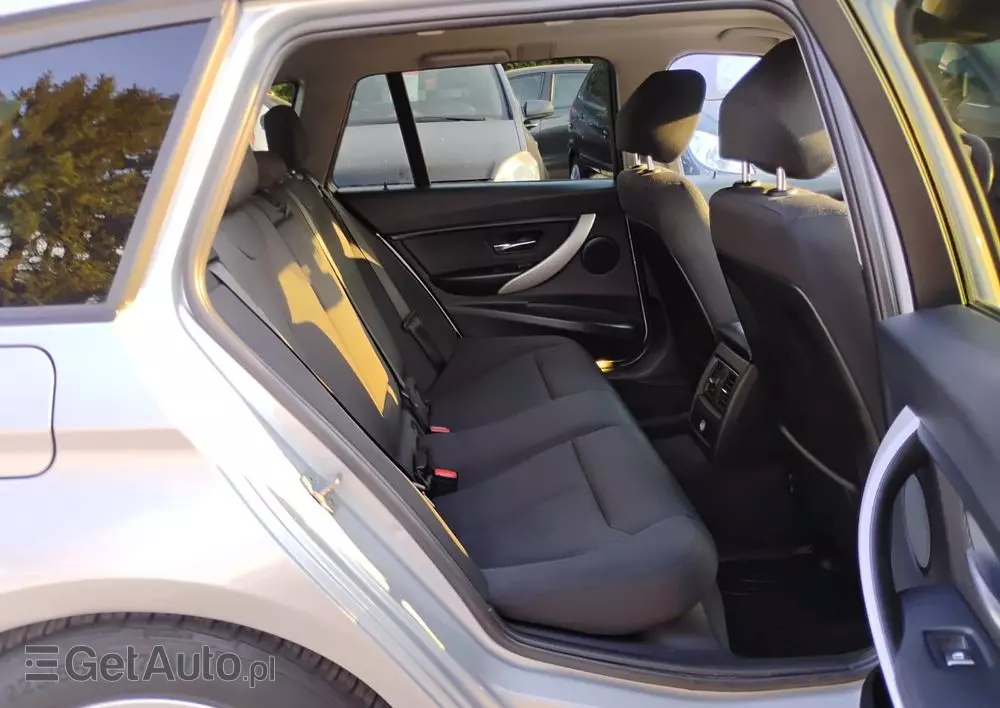 BMW Seria 3 318d Touring Luxury Line