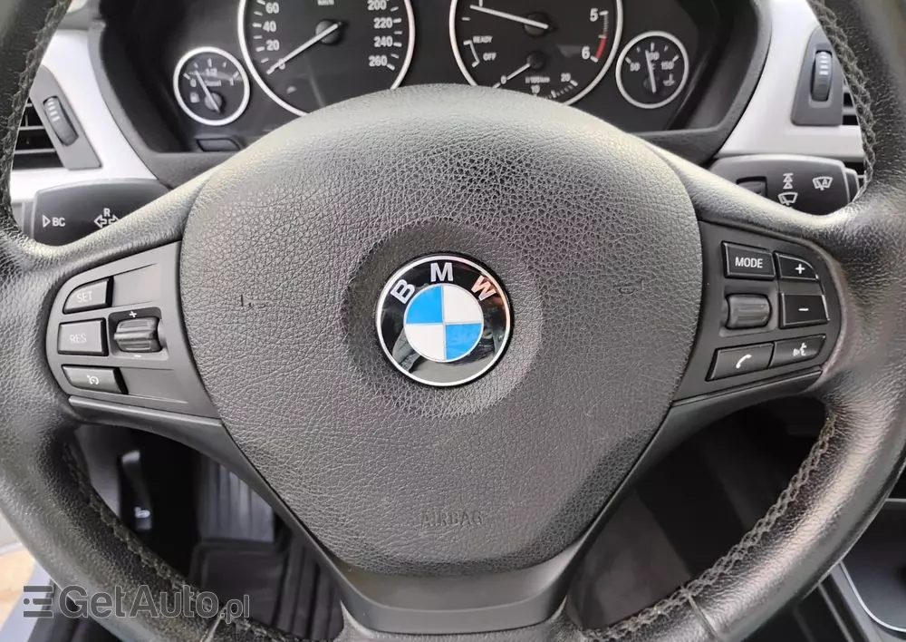 BMW Seria 3 318d Touring Luxury Line