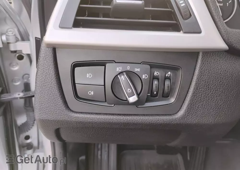 BMW Seria 3 318d Touring Luxury Line