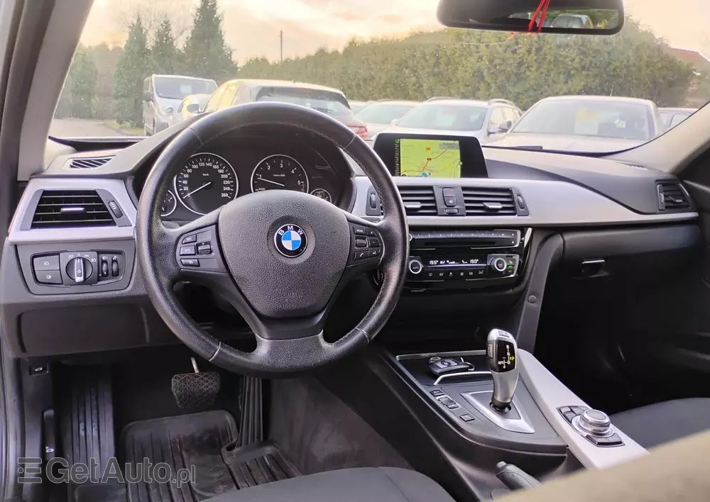 BMW Seria 3 318d Touring Luxury Line