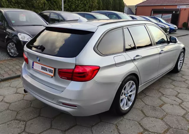 BMW Seria 3 318d Touring Luxury Line