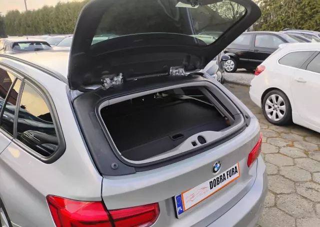 BMW Seria 3 318d Touring Luxury Line