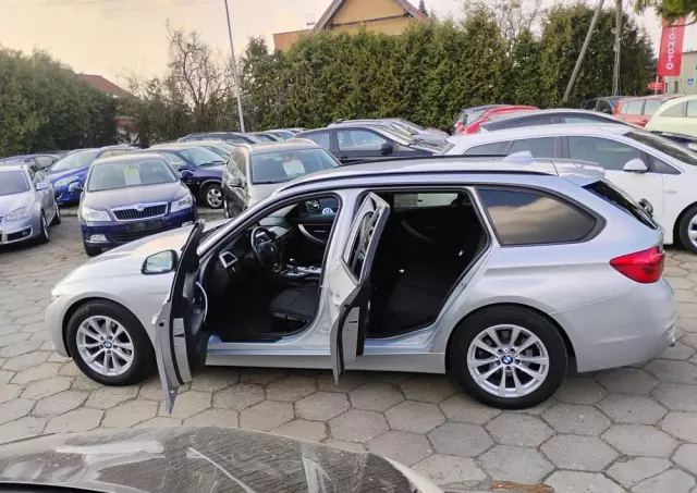 BMW Seria 3 318d Touring Luxury Line