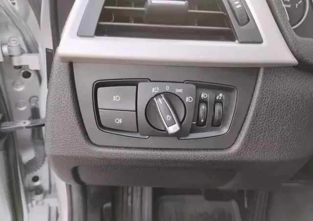 BMW Seria 3 318d Touring Luxury Line