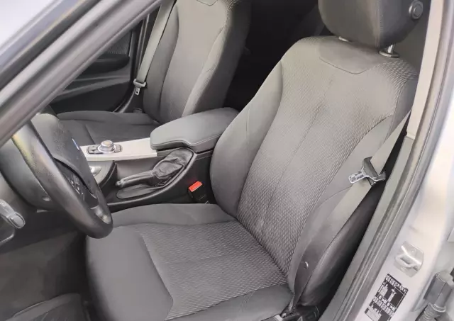 BMW Seria 3 318d Touring Luxury Line