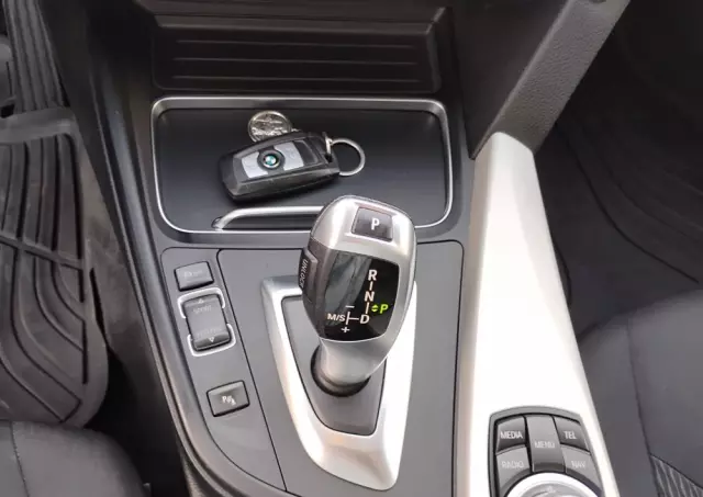 BMW Seria 3 318d Touring Luxury Line