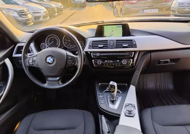 BMW Seria 3 318d Touring Luxury Line