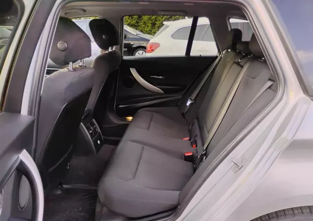 BMW Seria 3 318d Touring Luxury Line