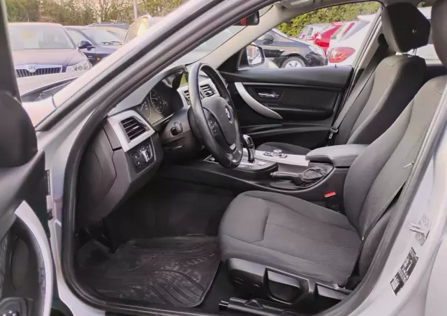 BMW Seria 3 318d Touring Luxury Line