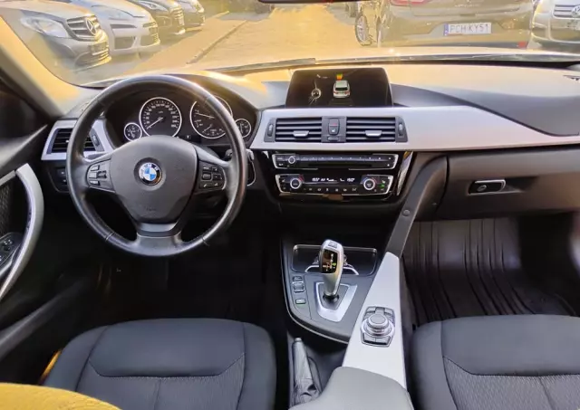 BMW Seria 3 318d Touring Luxury Line