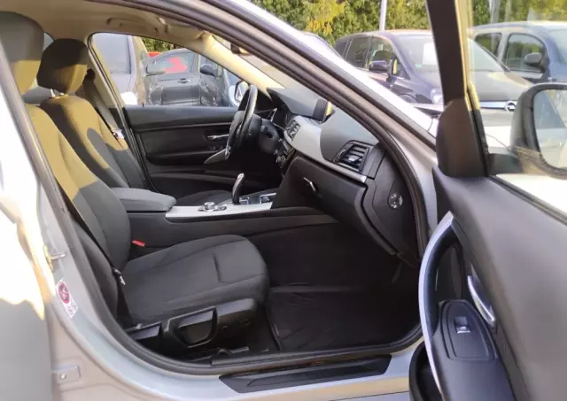 BMW Seria 3 318d Touring Luxury Line