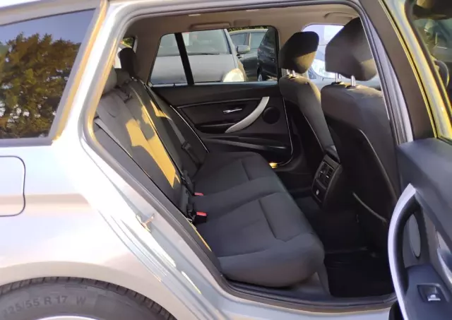 BMW Seria 3 318d Touring Luxury Line