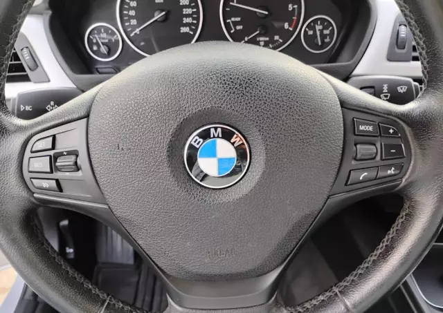 BMW Seria 3 318d Touring Luxury Line