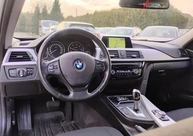 BMW Seria 3 318d Touring Luxury Line