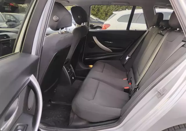 BMW Seria 3 318d Touring Luxury Line