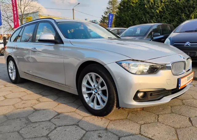 BMW Seria 3 318d Touring Luxury Line