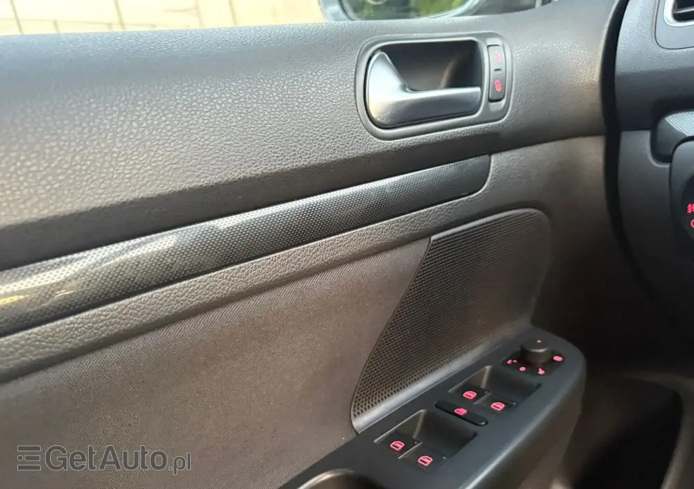 VOLKSWAGEN Golf 1.6 TDI DPF Comfortline