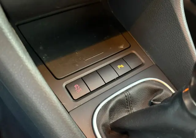 VOLKSWAGEN Golf 1.6 TDI DPF Comfortline