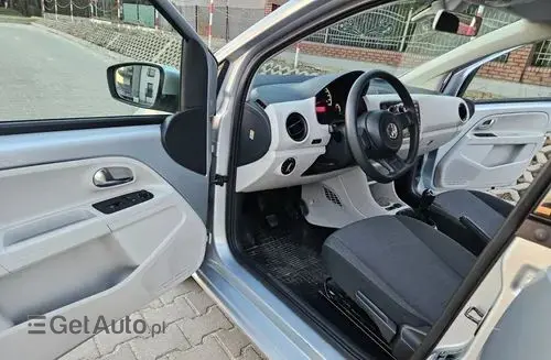 VOLKSWAGEN Up! 