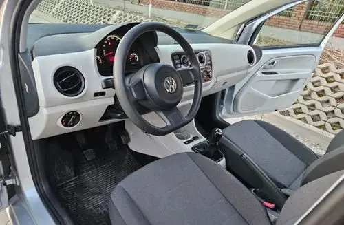 VOLKSWAGEN Up! 
