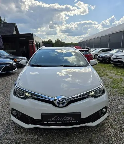 TOYOTA Auris 