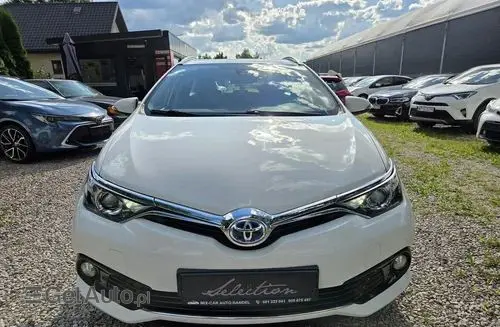 TOYOTA Auris 